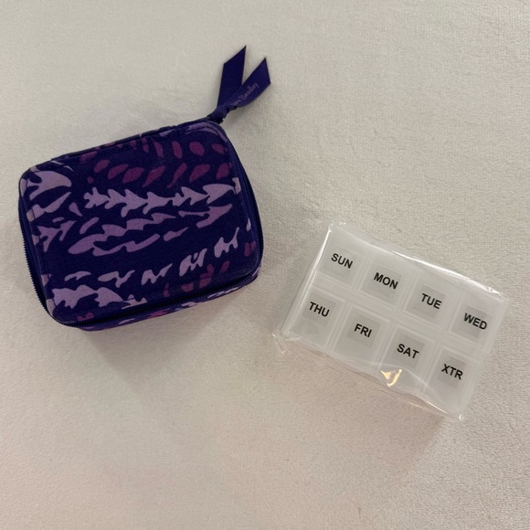 Vera Bradley Paisley Amethyst Pill Case - Picture 1 of 11